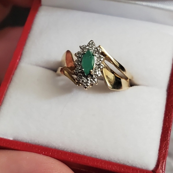 10k emerald & diamond ring size 7. Could be resized by a jeweler. Stamped 10k. G - Picture 3 of 9
